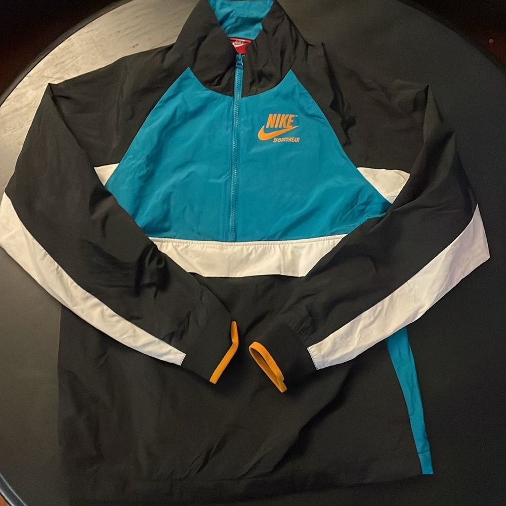 Nike windbreaker size S